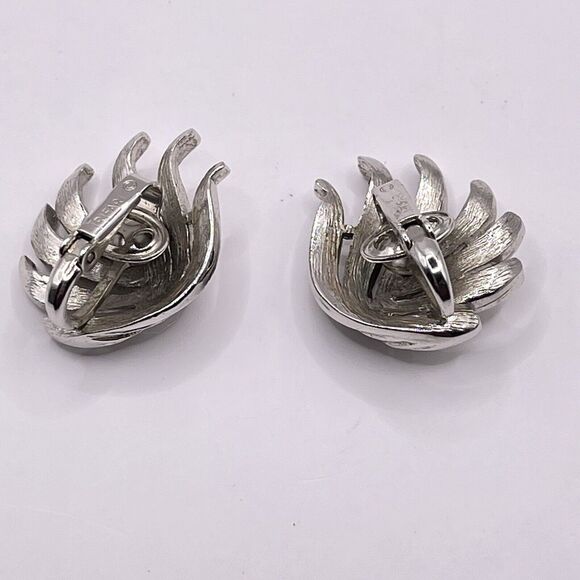 Vintage TRIFARI Silver Tone CLIP ON Statement Earrings Modern Abstract Floral - Picture 7 of 10